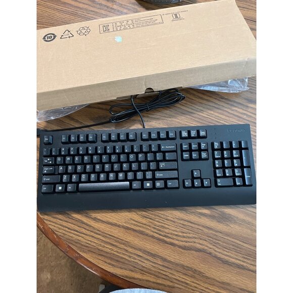 Lenovo black USB keyboard - Picture 1 of 5